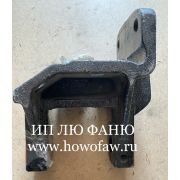 Кронштейн передней рессоры передний HOWO AZ9725520007